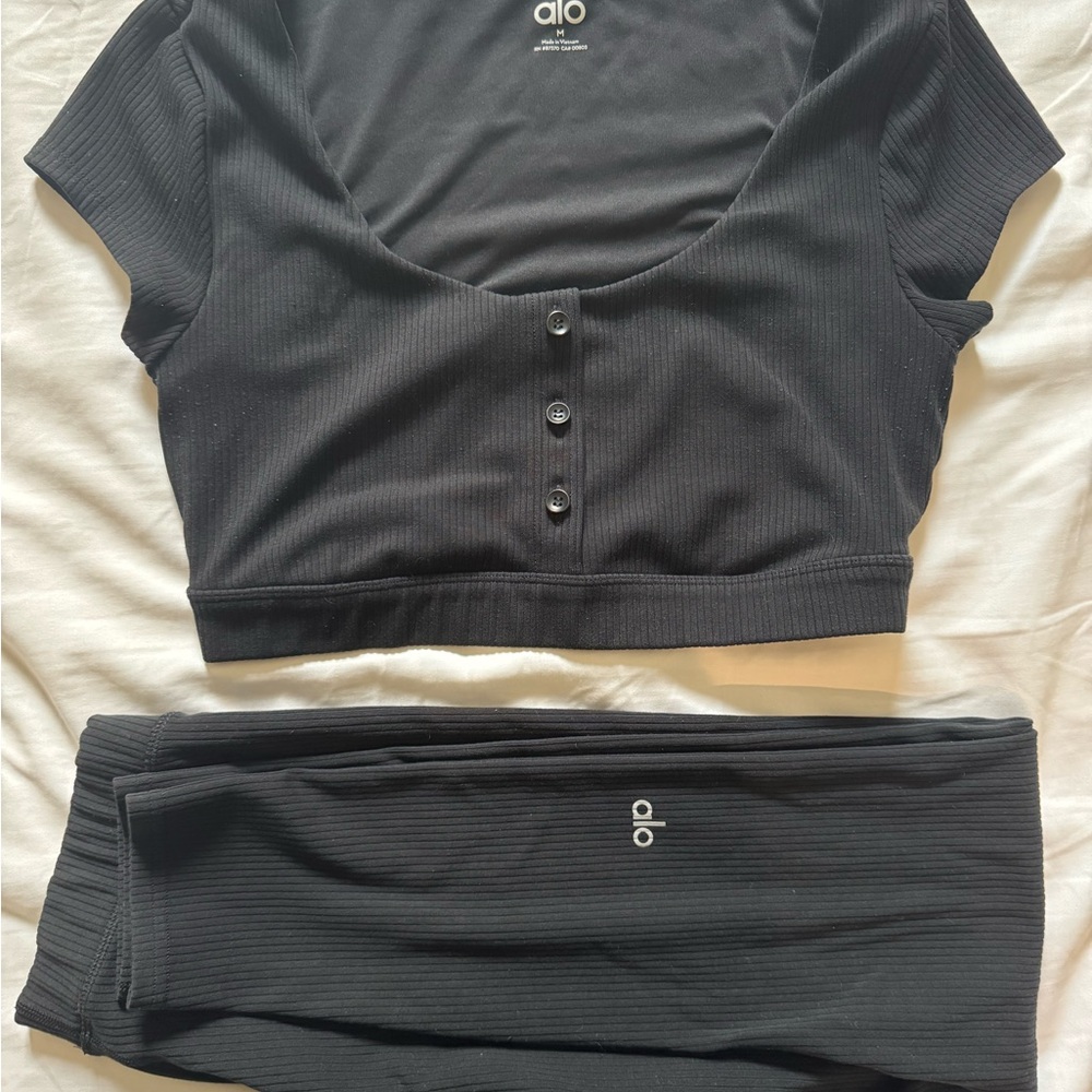Alo Black Ribbed Crop Top